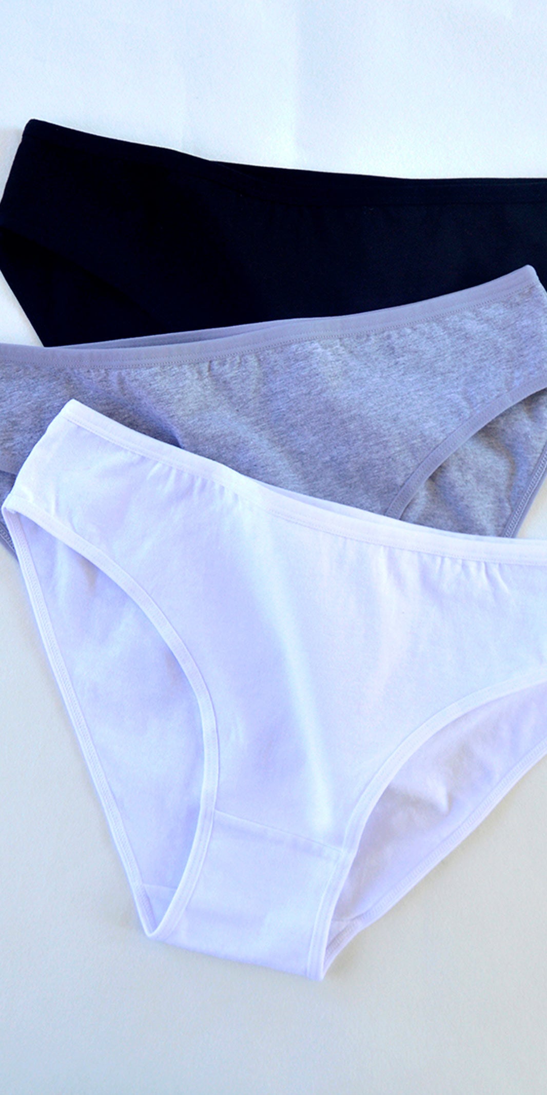 Mid-waist Simple And Elegant Pure Cotton Triangle Panties.